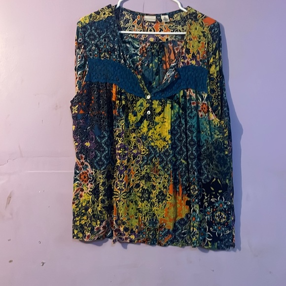 Blouse - Picture 2 of 3